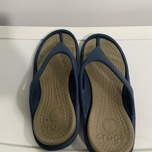 Crocs Flip Flop Sandals Women's 11 Men’s 9 Blue Tan Slip On - Picture 5 of 7